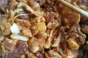 炒烤羊肉的正宗做法视频(炒烤羊肉的家常做法窍门)