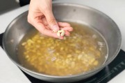 黄豆酱制作的方法和步骤视频(蚕豆酱的制作方法视频)