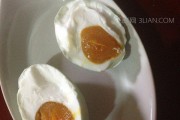 咸鸭蛋的腌制方法视频(咸鸭蛋的腌制方法视频教程)