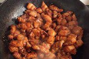 红烧肉的做法视频看(土豆红烧肉的做法视频)
