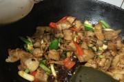 回锅肉的做法最正宗的做法视频(回锅肉的配料有哪些)