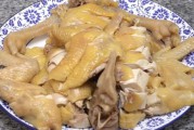 广东白切鸡的正宗做法视频(广东白切鸡的蘸料做法)