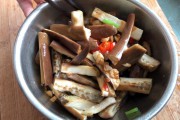 拌茄子的做法视频(土豆茄子拌酱的做法大全)