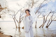 伊人的意思(女人微信名秋水伊人的意思)