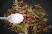 葱爆羊肉的做法视频(葱爆羊肉卷的家常做法)