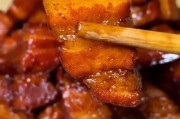 炒红烧肉的做法视频(红烧肉炒辣椒的做法)