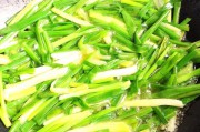 葱油的正宗做法视频(葱油卷的做法视频)