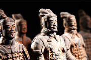 兵马俑的来历故事(兵马俑的历史背景)