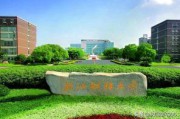 电商文员
:学文员好还是学电子商务、会计好，或者进厂当工人？