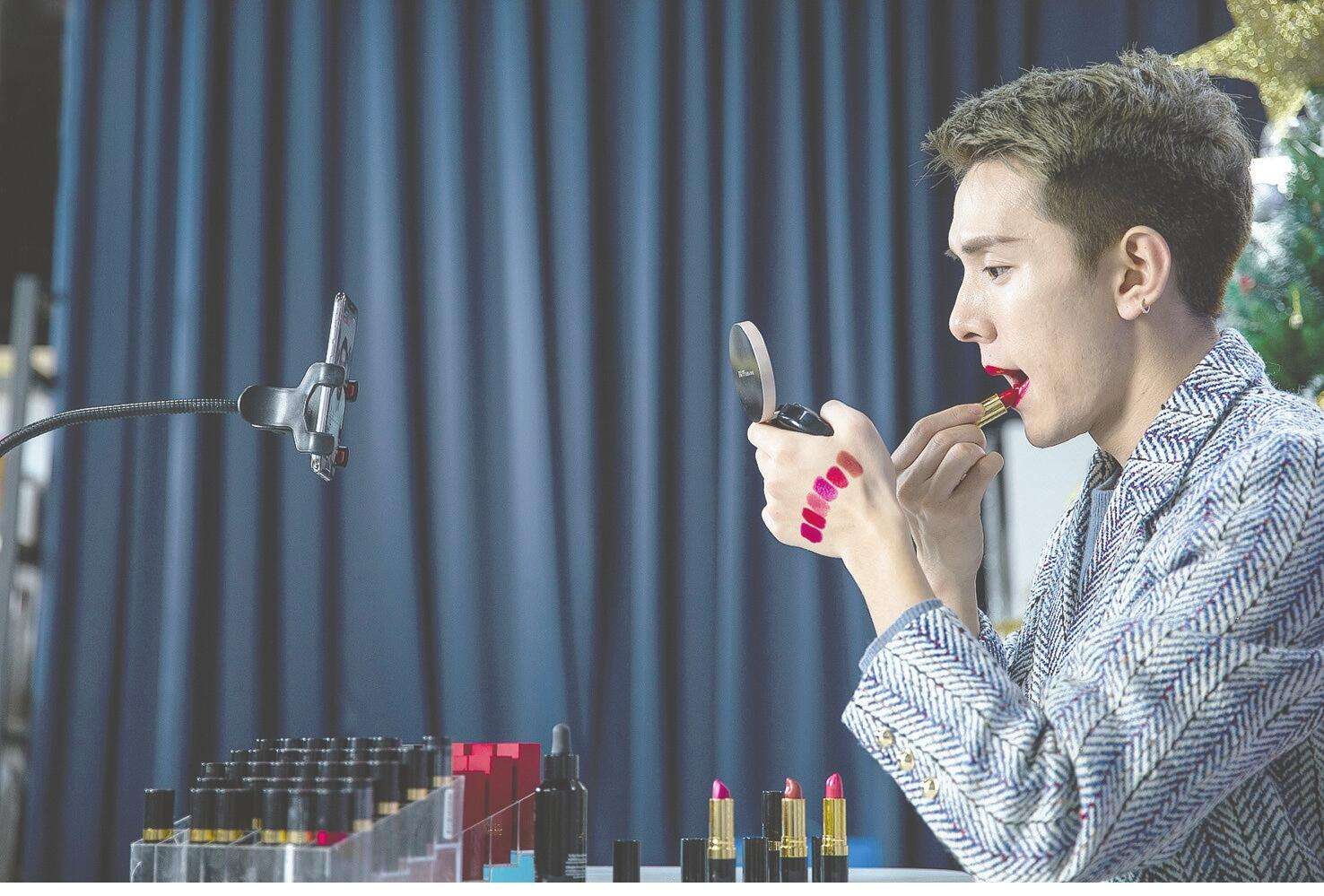 网红直播行业都是什么学历?研究生不在少数,李佳琦沦为本科垫底