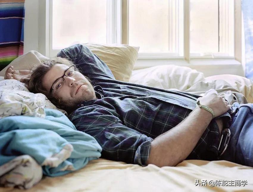 啥也没有，啥也不会的人，如何通过自媒体日赚200块钱？