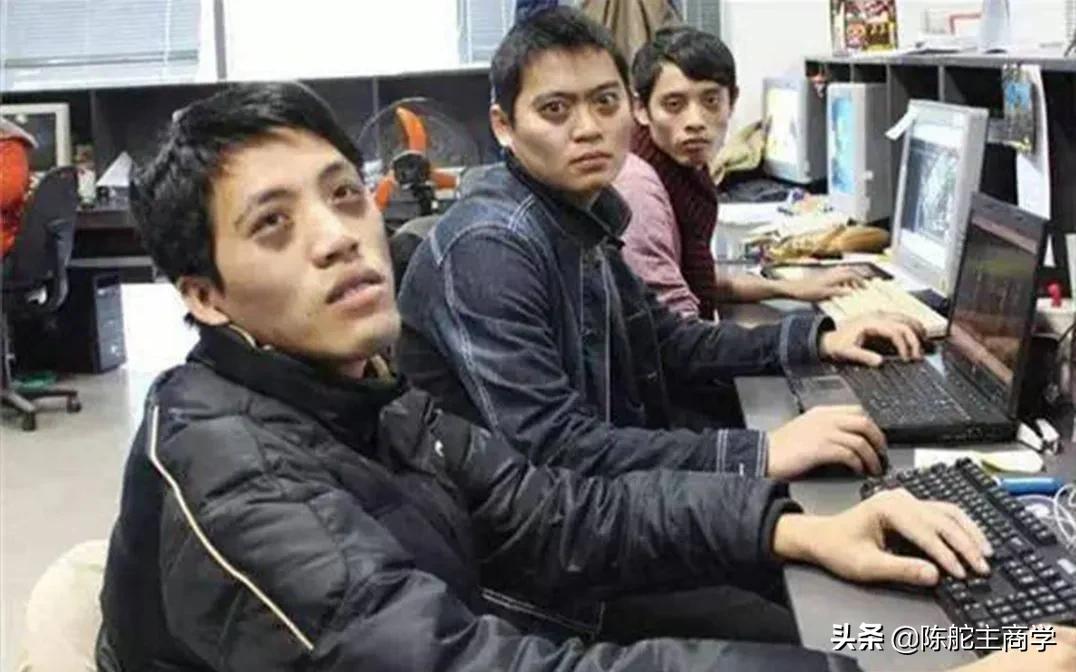 啥也没有，啥也不会的人，如何通过自媒体日赚200块钱？