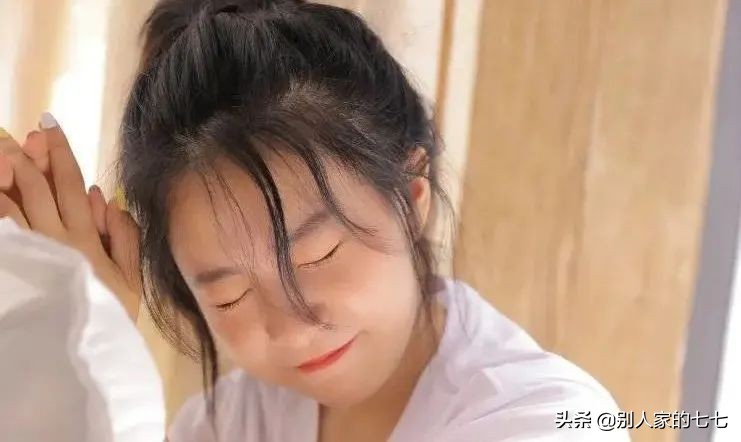 偷偷暗恋你的女人，在你面前会有这些“表现”，藏不住