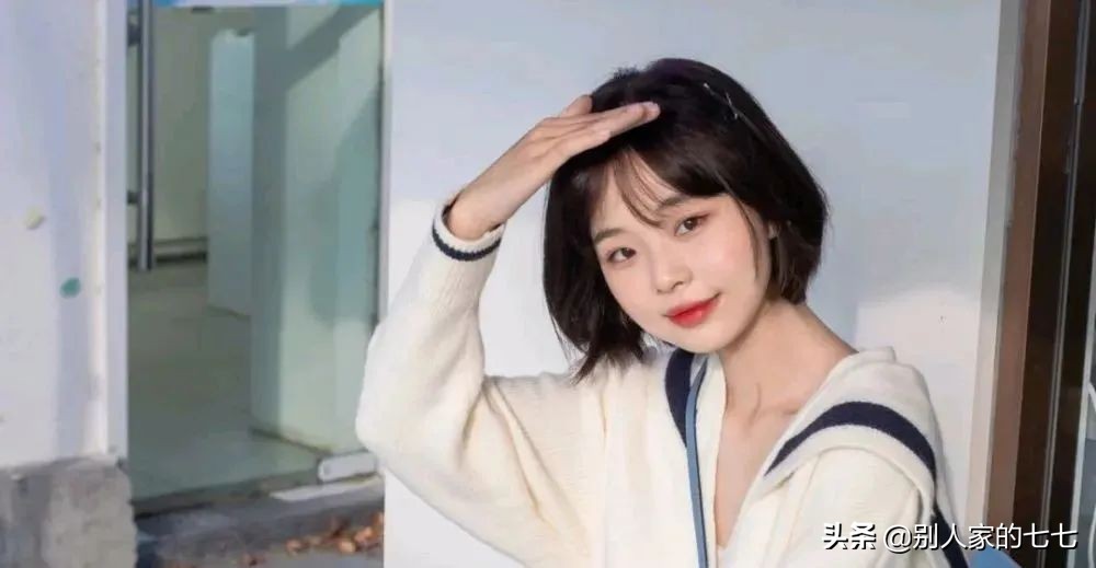 偷偷暗恋你的女人，在你面前会有这些“表现”，藏不住