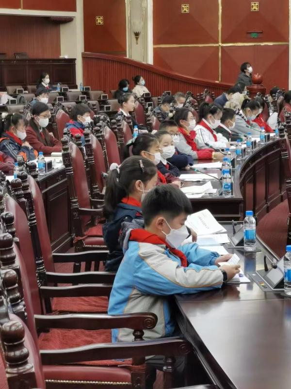 小学生吐槽“青少年模式”：设置不走心！内容太低幼，破解密码一点不难