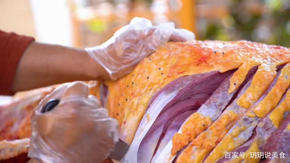 新疆大哥在家做小吃，90公斤才出30公斤肉，200一斤配手抓饭真香