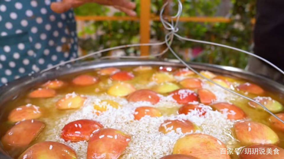 新疆大哥在家做小吃，90公斤才出30公斤肉，200一斤配手抓饭真香