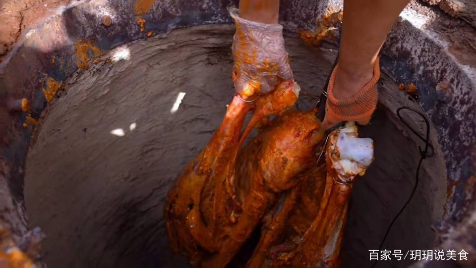 新疆大哥在家做小吃，90公斤才出30公斤肉，200一斤配手抓饭真香