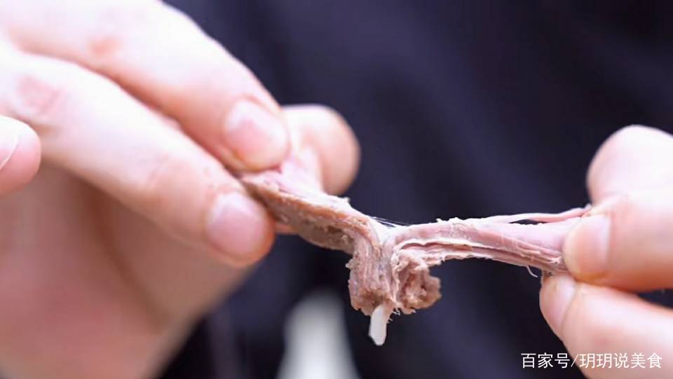 新疆大哥在家做小吃，90公斤才出30公斤肉，200一斤配手抓饭真香