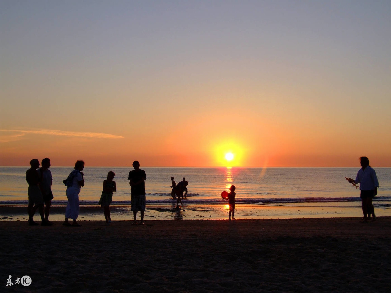 90后美女研究生组团搞自媒体创作,一篇文章可赚28万却涉嫌违法