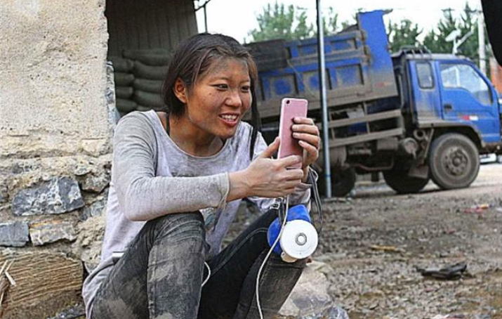 网红“水泥妹”骗局被揭穿后，老公和她离婚，近况既讽刺更可笑