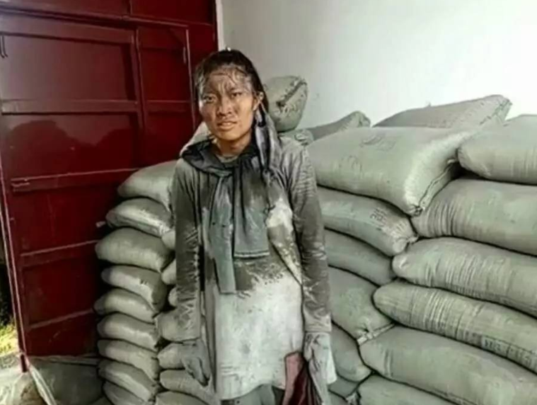 网红“水泥妹”骗局被揭穿后，老公和她离婚，近况既讽刺更可笑