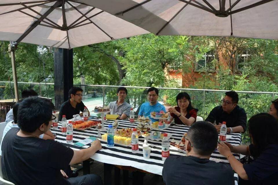 垂直媒体的生存和挑战｜刺猬私董会