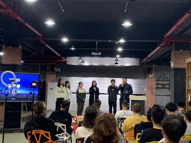 广西工学院看好自媒体行业，在校开展自媒体人才培育，你怎么看