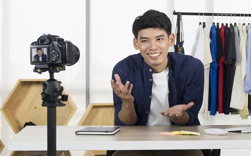 足不出户，日入千元，社会上有哪些这样的挣钱途径？