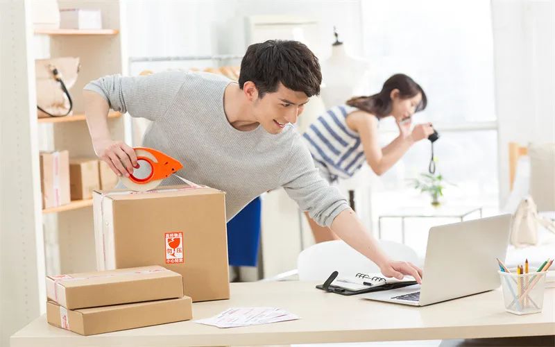 足不出户，日入千元，社会上有哪些这样的挣钱途径？