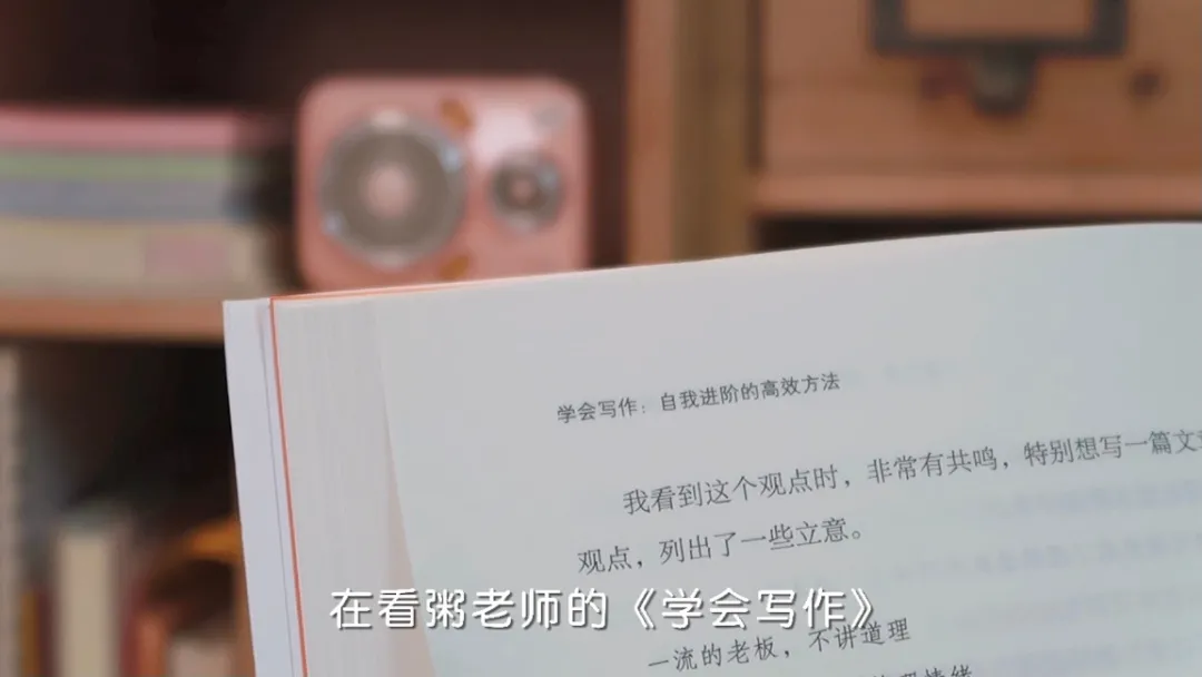 一个人做自媒体，我靠写作月收入过万，赚钱的前提是自律