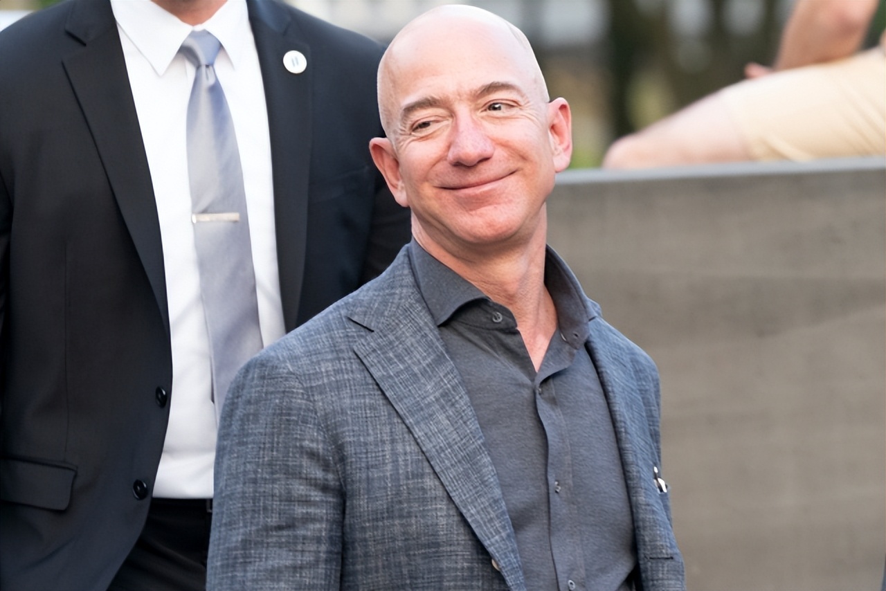 全球首富440亿美元收购推特，亿万富翁为何爱收购媒体？不为赚钱到底图什么？