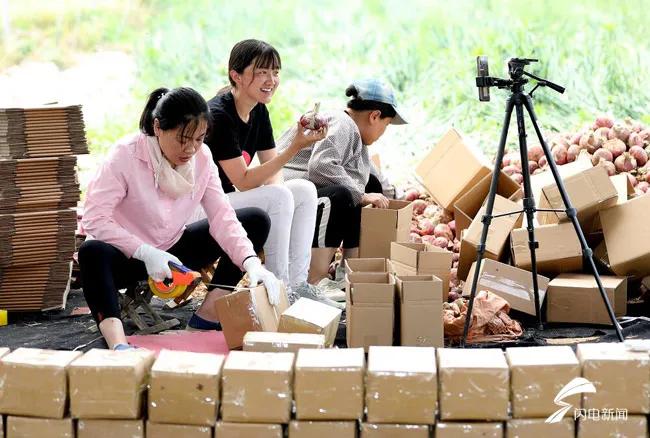 在农村拍短视频，年入1000万是真的吗？农民都可以靠拍视频致富吗