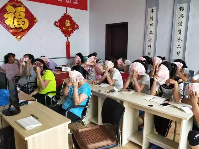 农妇做自媒体月入破万，“看完忍不住咽了下口水”