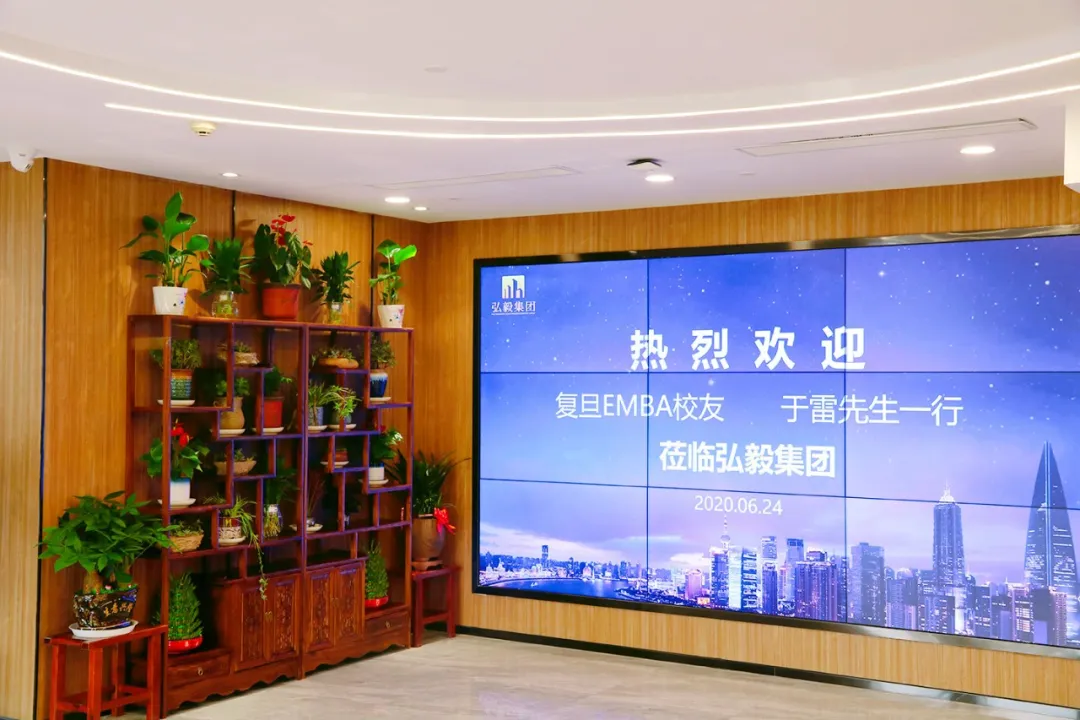 企鹅大战老干妈，哈哈哈，继续搬砖吧