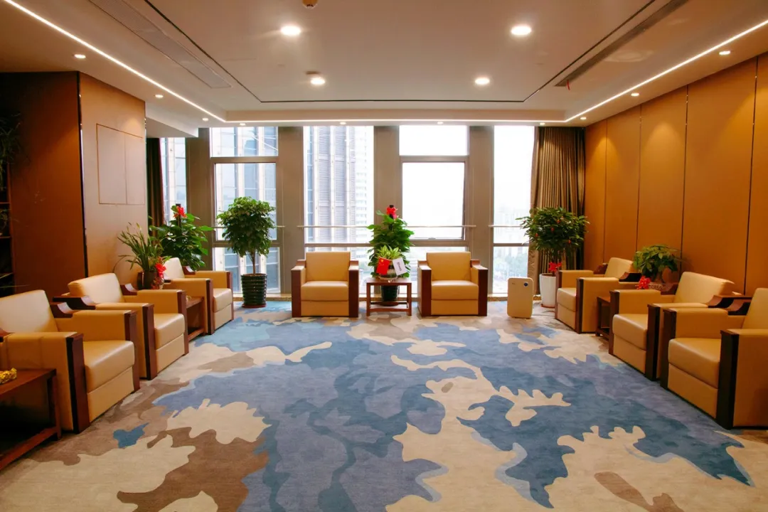 企鹅大战老干妈，哈哈哈，继续搬砖吧