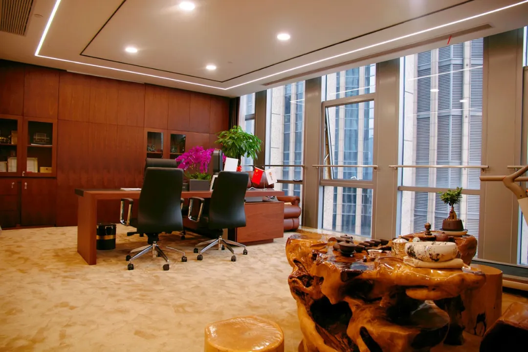 企鹅大战老干妈，哈哈哈，继续搬砖吧