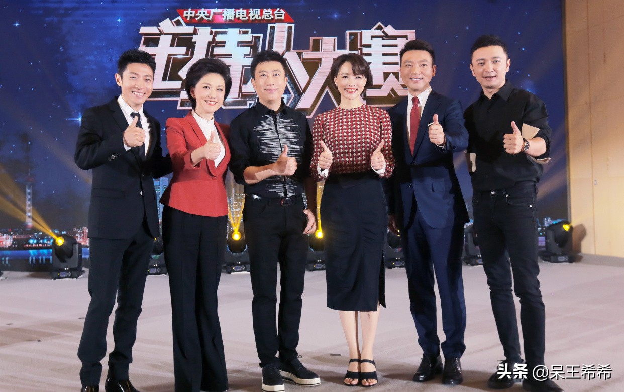 央视《新闻联播》主播海霞出圈，给漂亮国取“谐音名”太给力