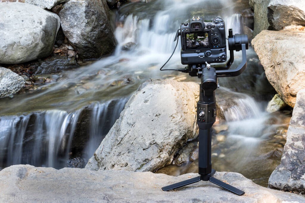 自媒体，小视频，直播的逻辑，既能被欣赏，又可以赚钱