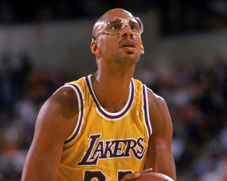 拥有六冠，并且还是历史得分王，为何贾巴尔不是联盟历史第一人？