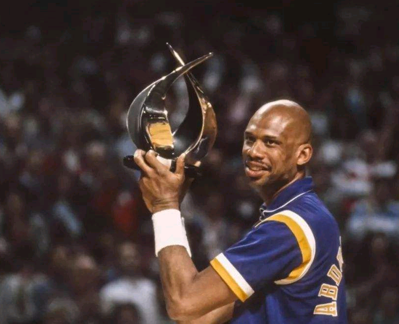 拥有六冠，并且还是历史得分王，为何贾巴尔不是联盟历史第一人？