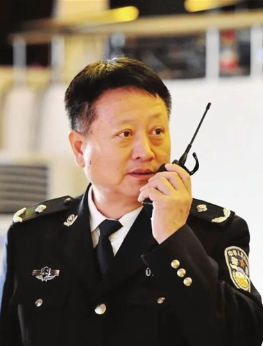 生活达人｜退休警察做自媒体，重现警察故事