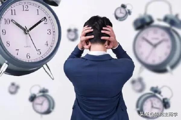 虽然我兼职做自媒体可以月入过万，但还是不建议你做自媒体