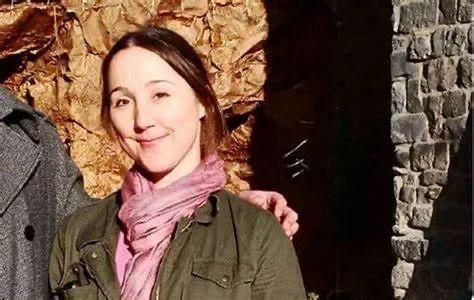 最刚女记者：从战场死里逃生，“单挑”西方媒体巨头