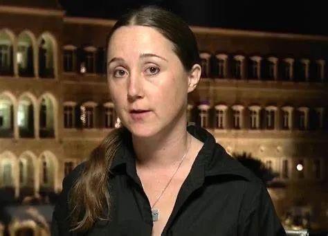 最刚女记者：从战场死里逃生，“单挑”西方媒体巨头