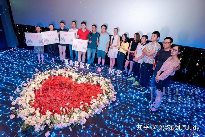 电影院求婚视频怎么制作