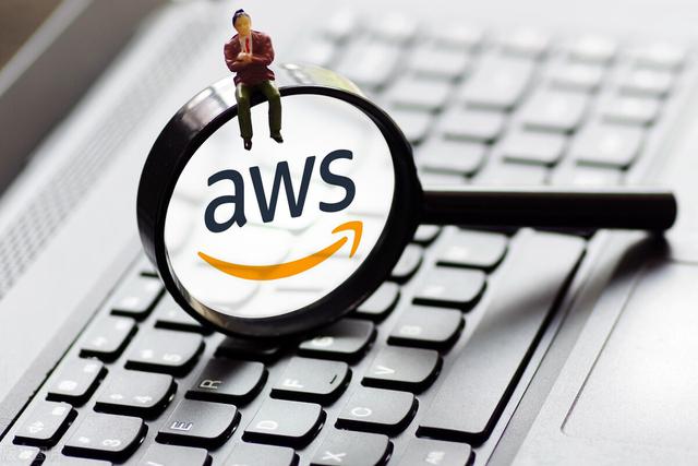 同是电商巨头，亚马逊股价7年涨13倍，阿里巴巴基本没涨，为何？