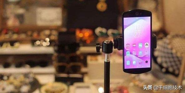 有人说电商直播卖货一晚可以挽救一个上市公司，你认为这个模式的坏处在哪？