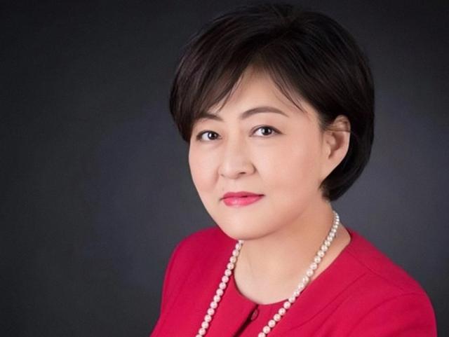 怎么看待京东集团新任CEO徐雷的花臂、耳钉、手串？