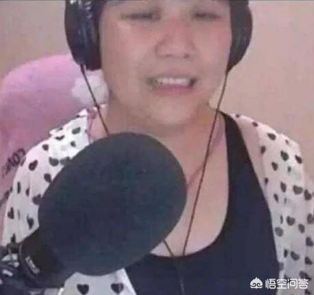 乔碧萝打算进军电商界，微博放出自己设计的t恤，这是要榨干粉丝最后一点价值吗？